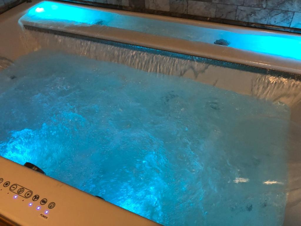 Suite Spa Bath,1134749371:JPEG